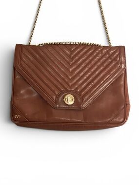 Vintage Valentino Garavani chevron-quilted leather flap shoulder bag.